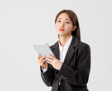 VOC 분석 5단계 프로세스를 설명하는 CS직원