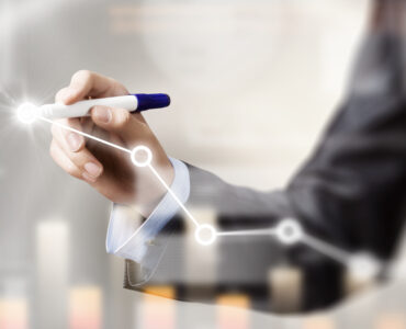 CS아웃소싱의 다음 단계 하이브리드 도급과 토탈 서비스 전환을 설명하는 이미지